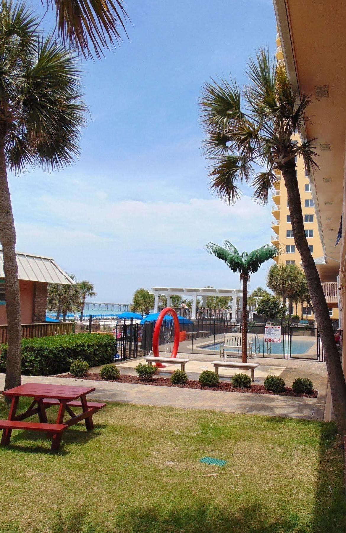 The Driftwood Hotel 2*